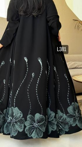 عباية كريب سبشل رسم يدوي وكرستال قصة كلوش