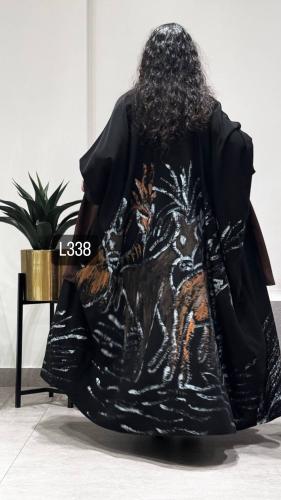 عباية كريب سبشل رسم يدوي قصة بشت