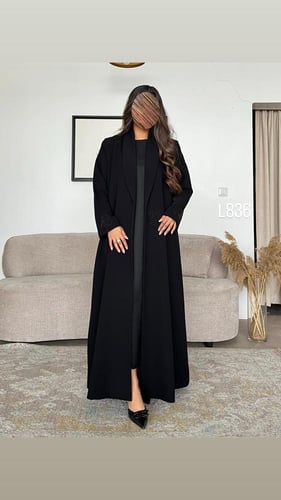 عباية كريب شك يدوي قصة بليزر مبطنة