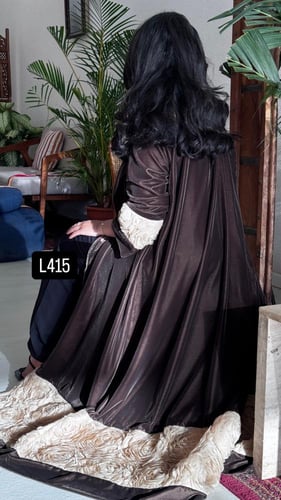 عباية مخمل مع ورود قصة عادية ستريت