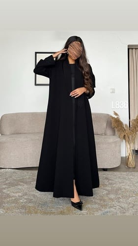 عباية كريب شك يدوي قصة بليزر مبطنة