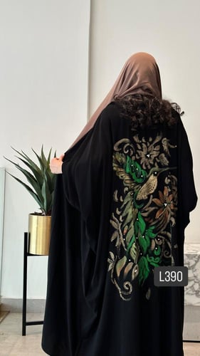 عباية كريب سبشل رسم يدوي وشك يدوي قصة بشت