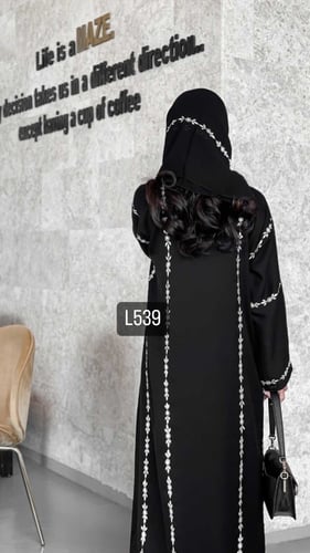 عباية كريب ملكي تطريز يدوي قصة عادية ستريت