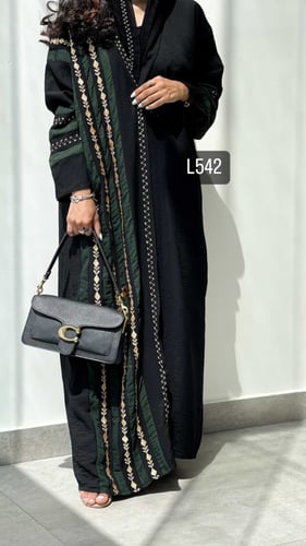 عباية كريب بلقيس تطريز يدوي قصة نص بشت