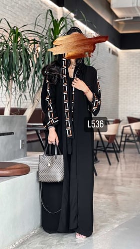 عباية كريب ملكي تطريز يدوي قصة عادية ستريت