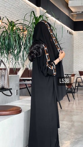 عباية كريب ملكي تطريز يدوي قصة عادية ستريت