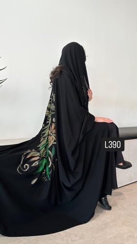 عباية كريب سبشل رسم يدوي وشك يدوي قصة بشت