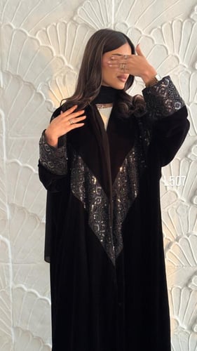 عباية مخمل تطريز كمبيوتر وترتر قصة عادية ستريت