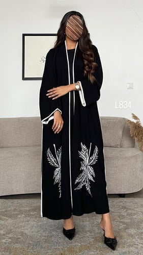 عباية كريب سبشل تطريز مع شك يدوي قصة كلوش