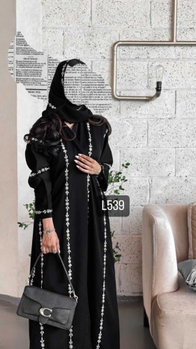 عباية كريب ملكي تطريز يدوي قصة عادية ستريت