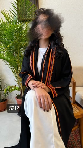 عباية كريب بلقيس تطريز يدوي قصة نص بشت