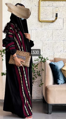 عباية كريب بلقيس تطريز يدوي قصة نص بشت