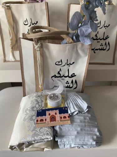 شنطة الروحانية لون رمادي فاتح