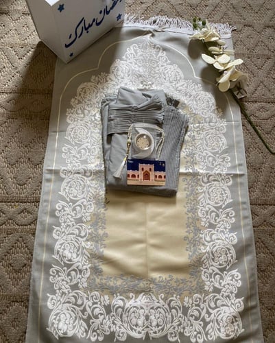 بوكس رمضان الأنيق لون رمادي