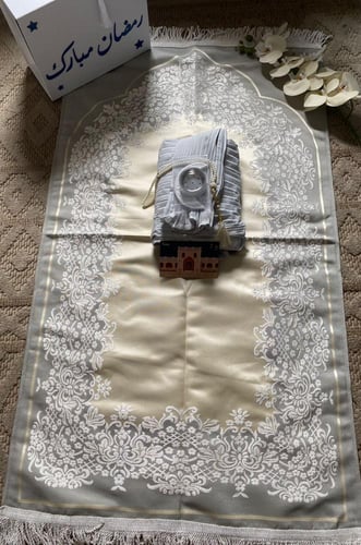 بوكس رمضان الأنيق لون رمادي