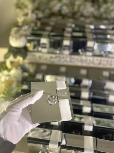 صينيه علب كريستال مربع ٣٠ حبه