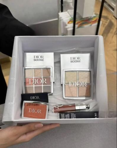 بكج Dior متنوع (٤ قطع)