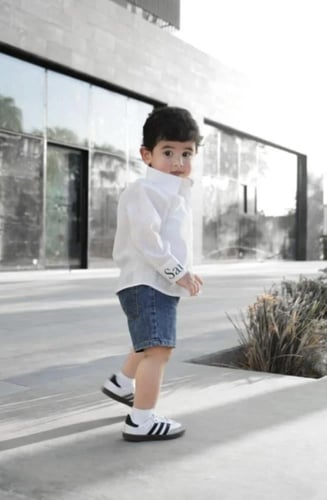 قميص كتان بتطريز شعار سيفين ونخلة سيفين