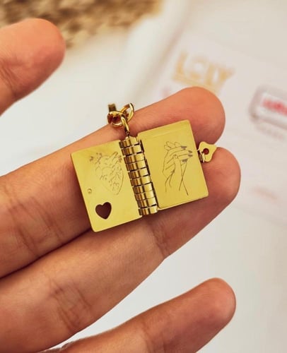 ميداليه بتصميم جديد مع الدفتر