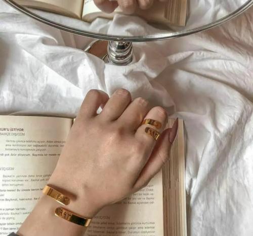 أسواره مع خاتم مع التاريخ