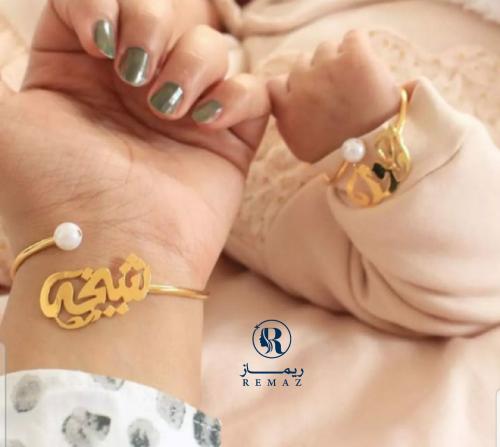 أسواره نسائي مع طفلها الجميل