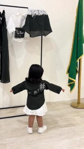 قميص أطفال كتان بتطريز شعار سيفين