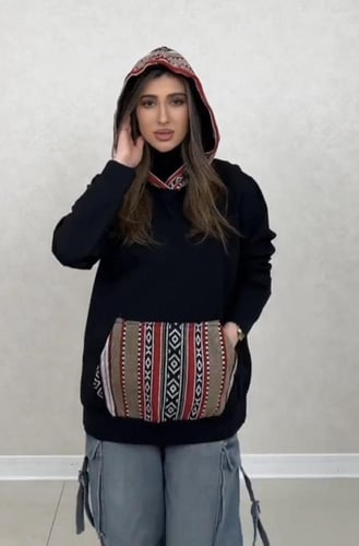 هودي مطرز بالسدو التراثي بشكل انيق