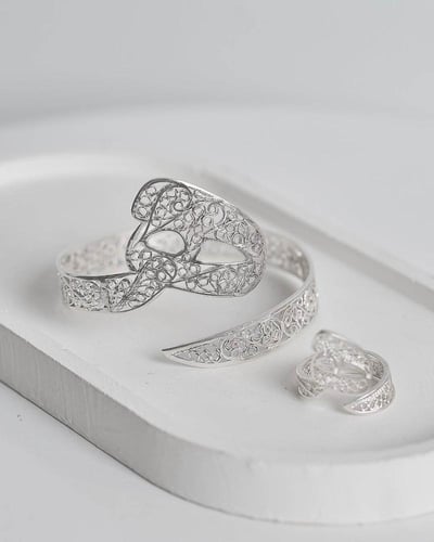 بكج مميز بتصميم الحرف