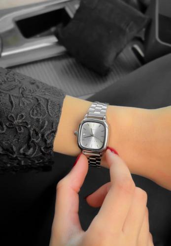 ساعه نسائي فخمة