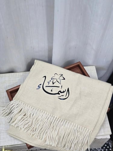 سكارف شتوية مع الفراشه