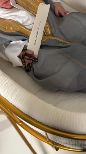 بشت العيد الملكية لطفلك