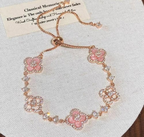 أسواره بريق الأناقة لمعصمك