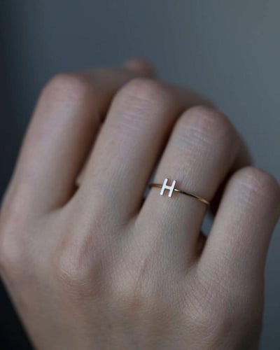 خاتم بالحروف الفخمة