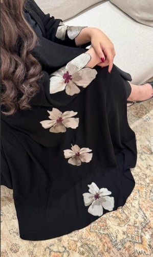 عبايه الوردة الفاخر