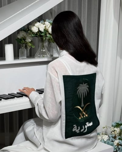 قميص كتان بتصميم بصمة