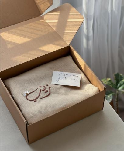 شال شتوي بالأسم مع الوردة