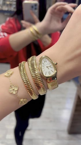 ساعه فاخرة بتصميم مستوحاه فاخرة