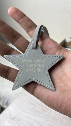 ميداليه مع تعليقة السيارة المميزة