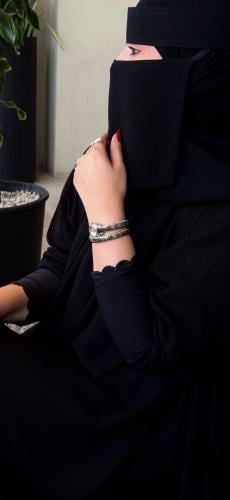 نقاب بمطاط قصة مايلة