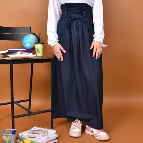 تنورة بكسرات واسعة بخصر كورسيه مزموم بربطة قابلة ل...