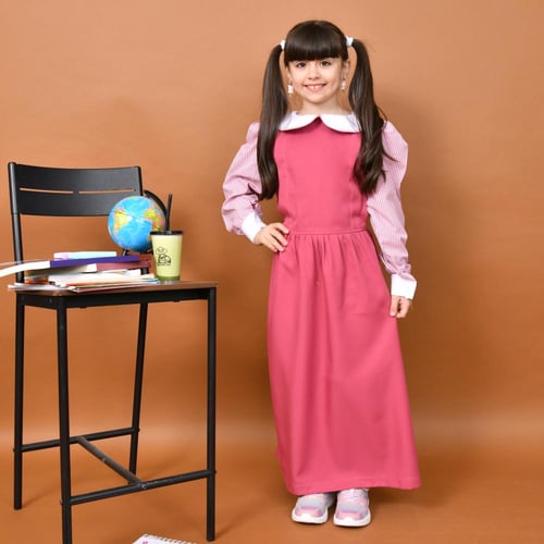 مريول توليا وردي: بياقة بيضاء واكمام كاروهات مع جي...