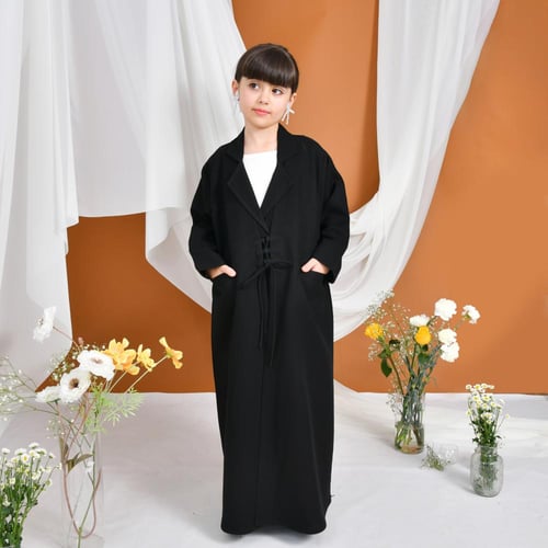 عباية سوداء رسمية بقطعتين متصلة مزينة بربط خيوط وج...