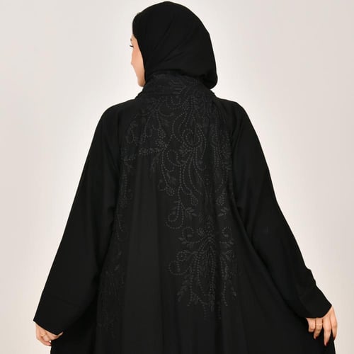 عباية سوداء كلوش بتطريز انيق بارز