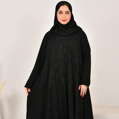 عباية سوداء كلوش بتطريز انيق بارز