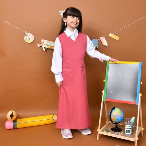 مريول بسمة وردي : قصة بياقة V مع جيوب امامية مزينة...