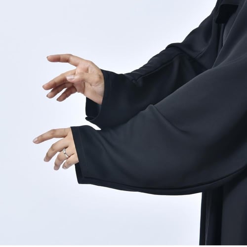 عباية راس نسائية بتصميم عملي كلاسيك