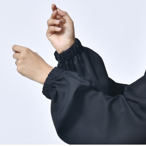 عباية نسائية عملية بكم مزموم