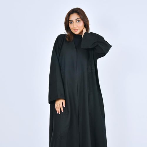 عباية سوداء يومية مغلقة بطقطق مزينة بتطريز