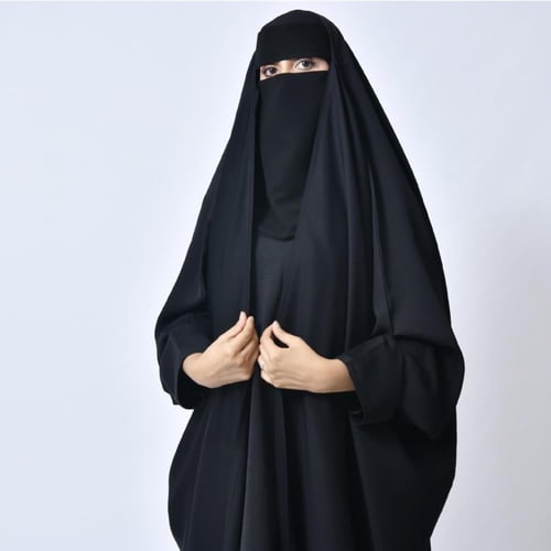 عباية راس نسائية بتصميم عملي كلاسيك