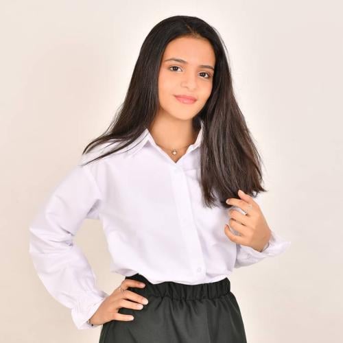 قميص أبيض رسمي بأكمام مزمومة جرسية